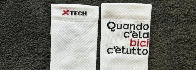 Quando c'è la bici c'è tutto! Sono arrivati i nostri calzini personalizzati.